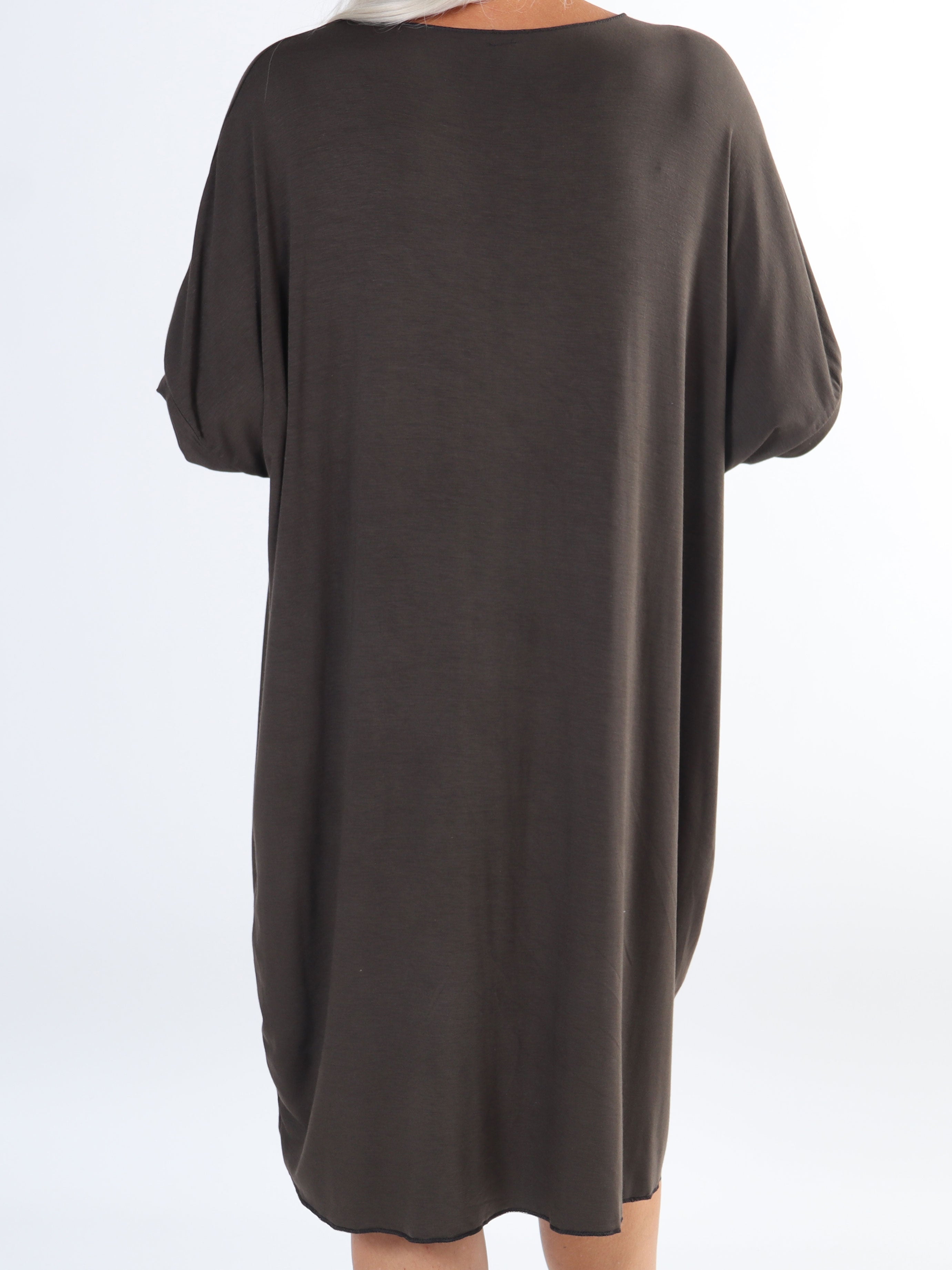 Vogue Long Sleeve - Langærmet plus size kjole i viskose med guld skrift